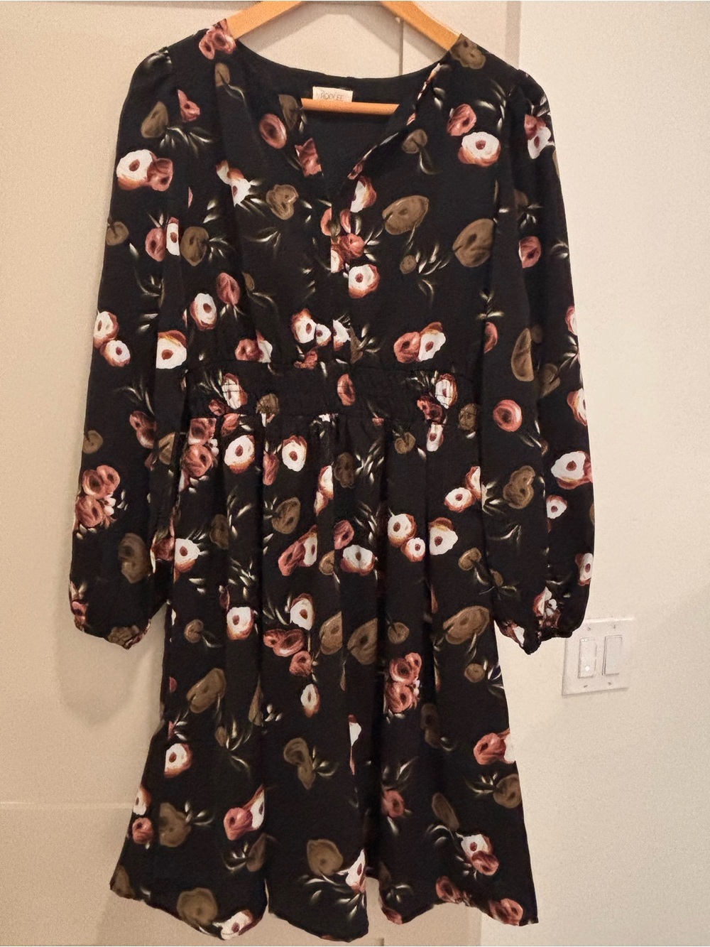 NEW Women’s Black Floral Long-Sleeve Shirred-Waist Dress from Roolee